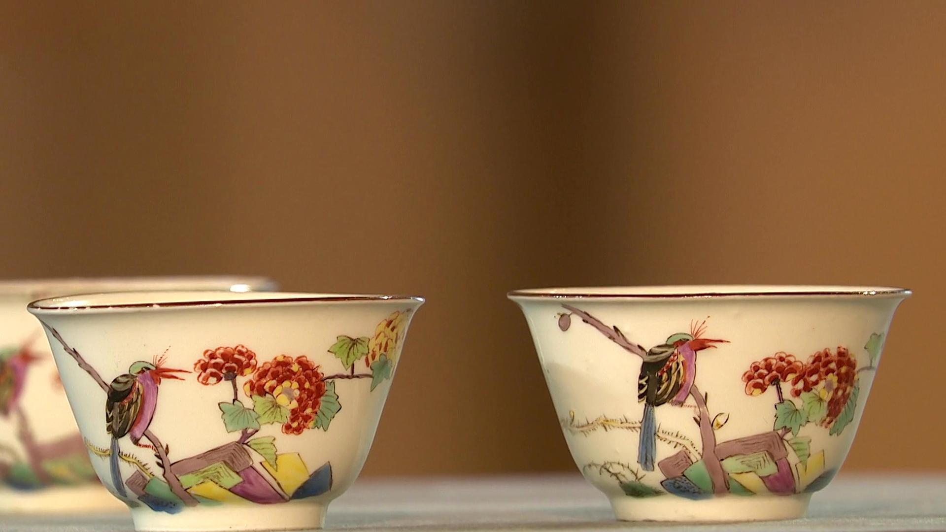 Bemalte Teetässchen, sogenannte Koppchen