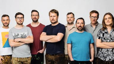 Die Mitglieder von La BrassBanda.