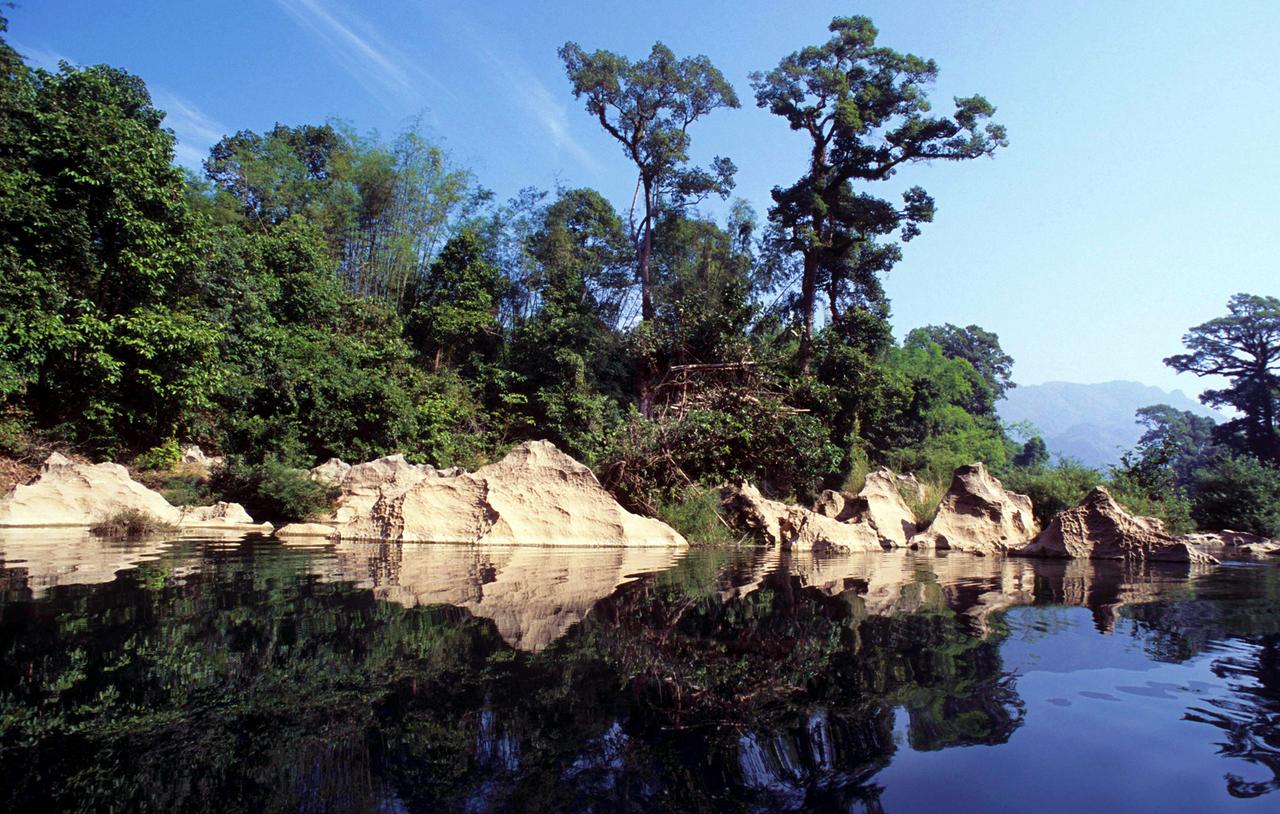 Einer der zahllosen entlegenen Flussläufe auf Laos