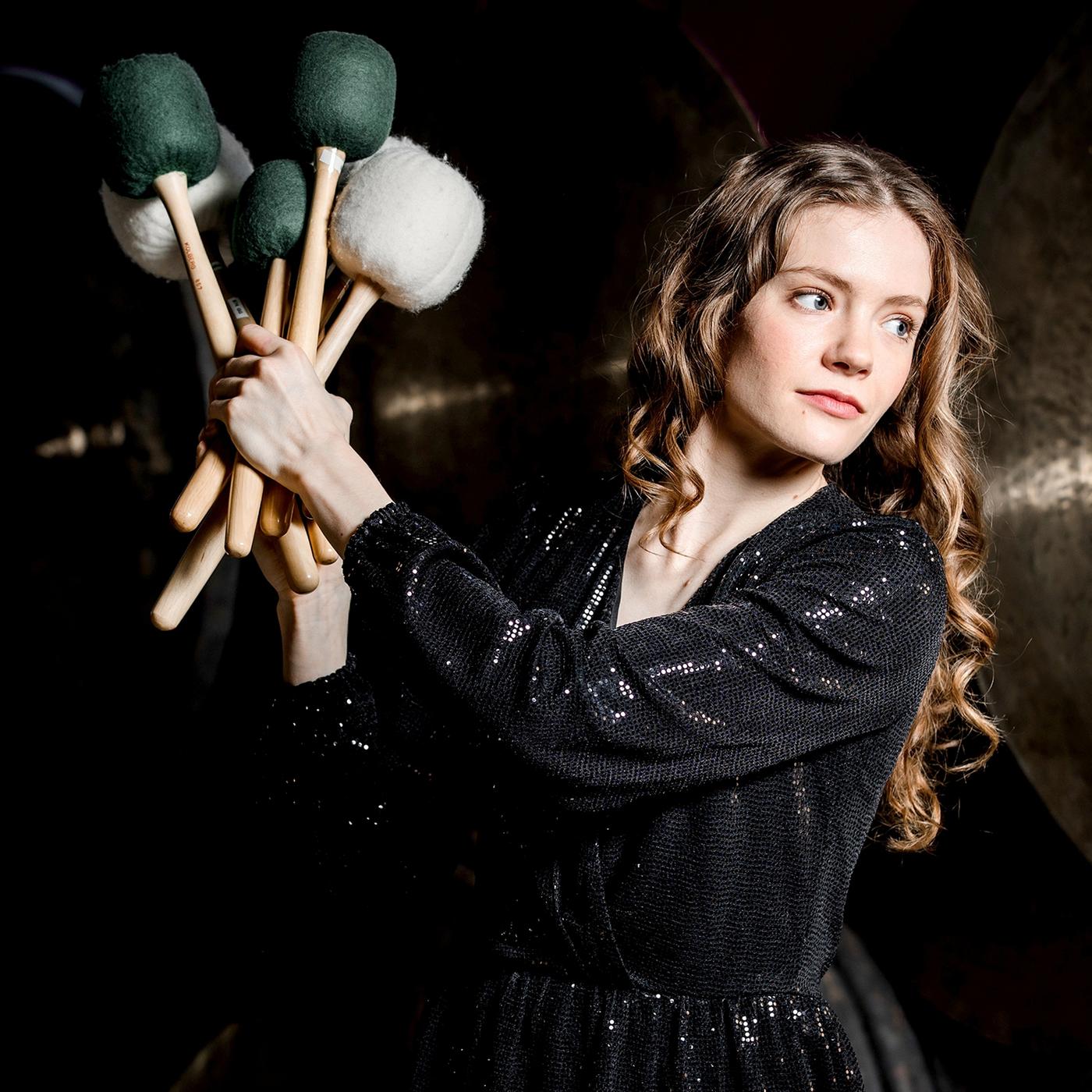 Portrait Adélaïde Ferrière mit Schlegel in der Hand