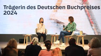 Martina Hefter im Interview mit Cécile Schortmann auf der Lesebühne von ARD, ZDF und 3sat