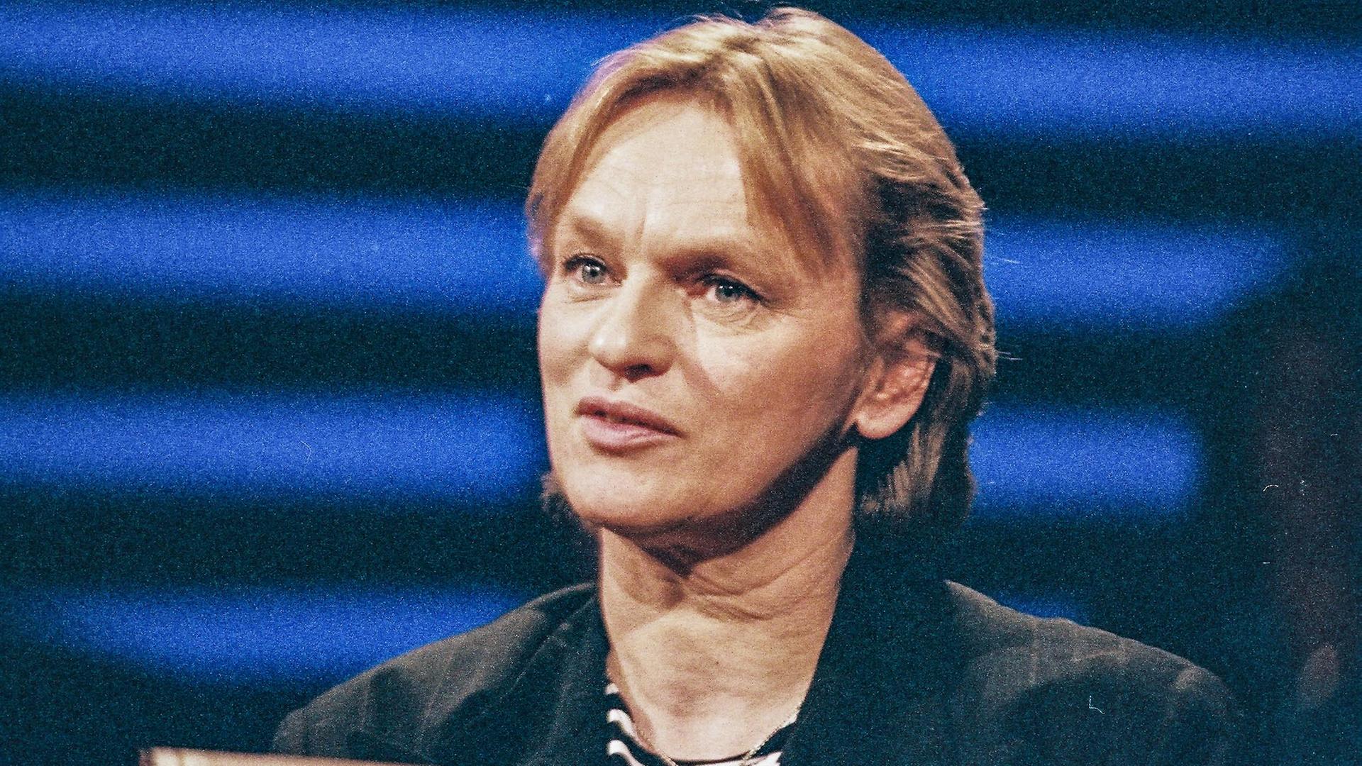 Moderatorin, diskutierend