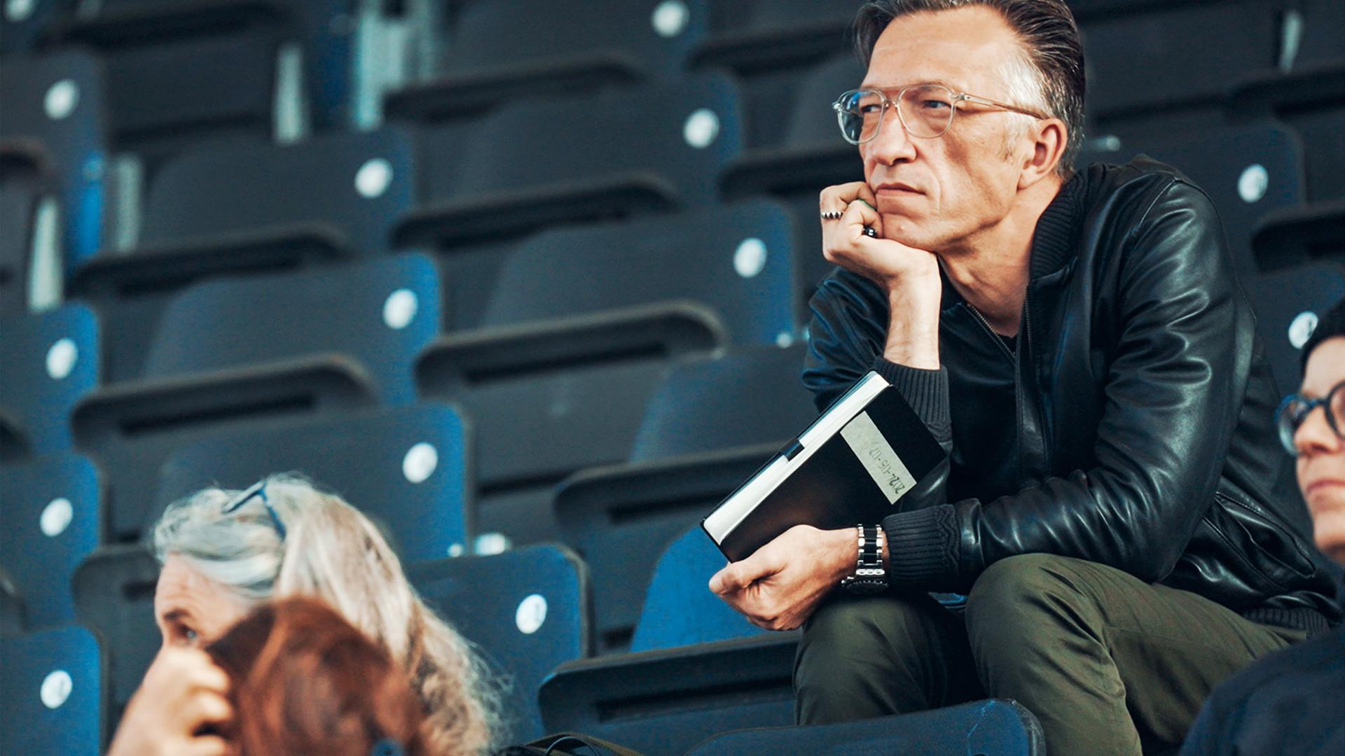 Lukas Bärfuss bei der Rollenverteilung fürs Welttheater Einsiedeln