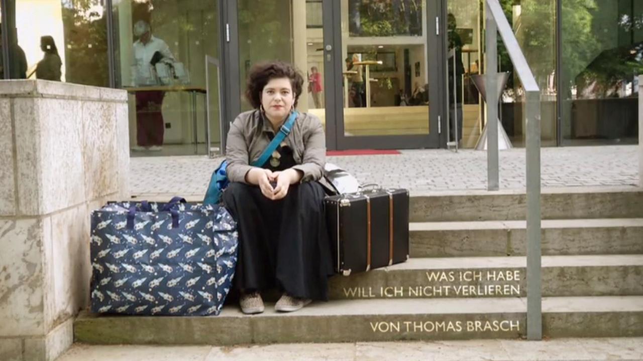 Standbild: Lyrischer Zwischenruf: Nora Gomringer rezitiert ...