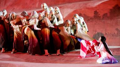 Barno Ismatullaeva (Cio-Cio-San - genannt Butterfly)