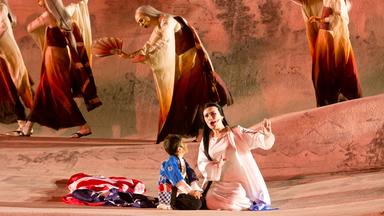 Riku Seewald (das Kind), Barno Ismatullaeva (Cio-Cio-San - genannt Butterfly).