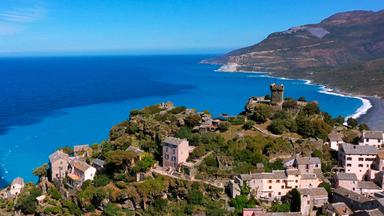 Luftansicht der Küste von Korsika.