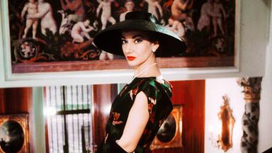 Auch in Modefragen machte "die Callas" stets eine gute Figur wie hier in Mailand. (1958)