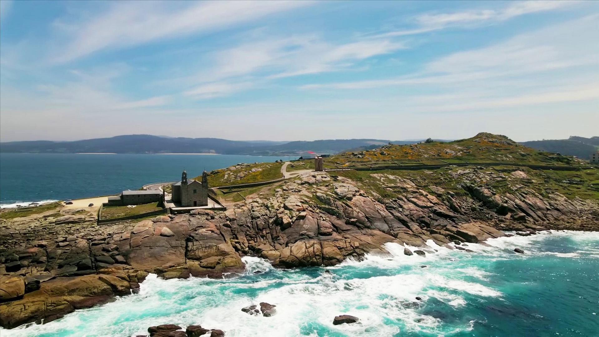 Der Fischerort Muxia mit seiner Wallfahrtskapelle an der wilden Küste.