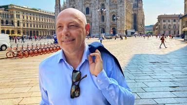 ZiB-Auslandschef Andreas Pfeifer vor dem Mailänder Dom