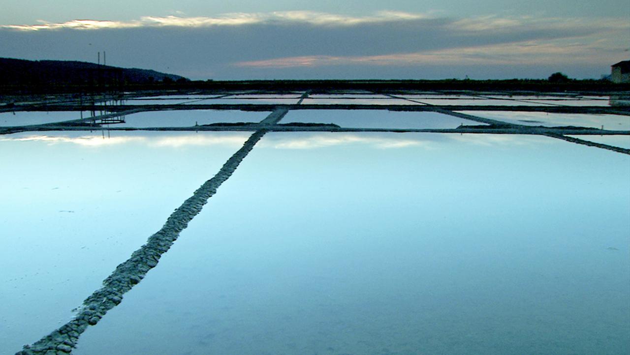 Salzgärten in der Dämmerung