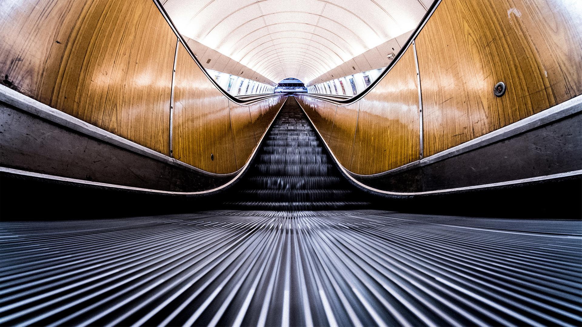 Rolltreppe in der Station Kobylisy.