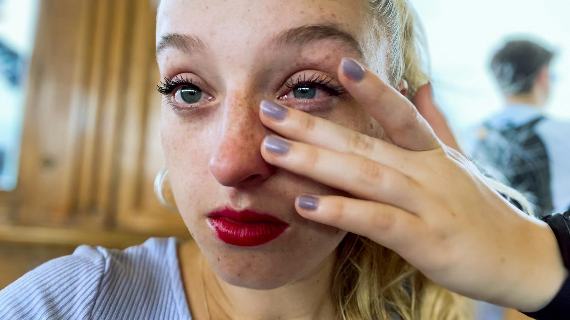 rec.-Reporterin Michèle Rüedi mit Heuschnupfen