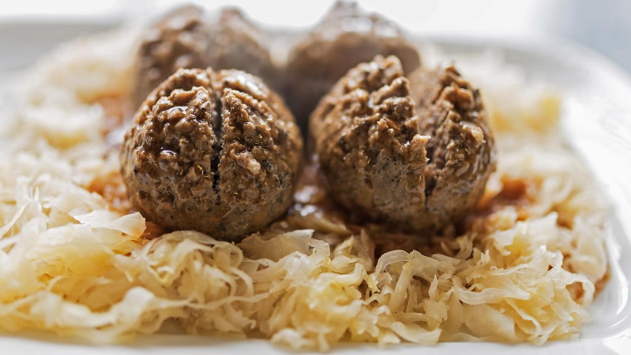 Lewwerknepp mit Sauerkraut und Kartoffelpüree