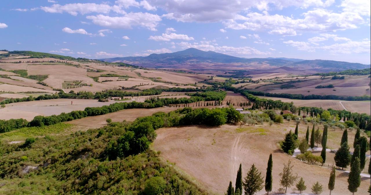 Val d´Orcia (Orcia-Tal) mit dem Monte Amiata in der südlichen Toskana.