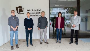 Personenaufstellung für Pressefoto