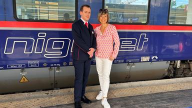 Zugchef Ivan Pöllauer und Annette Krause vor dem Nachtzug / Nightexpress