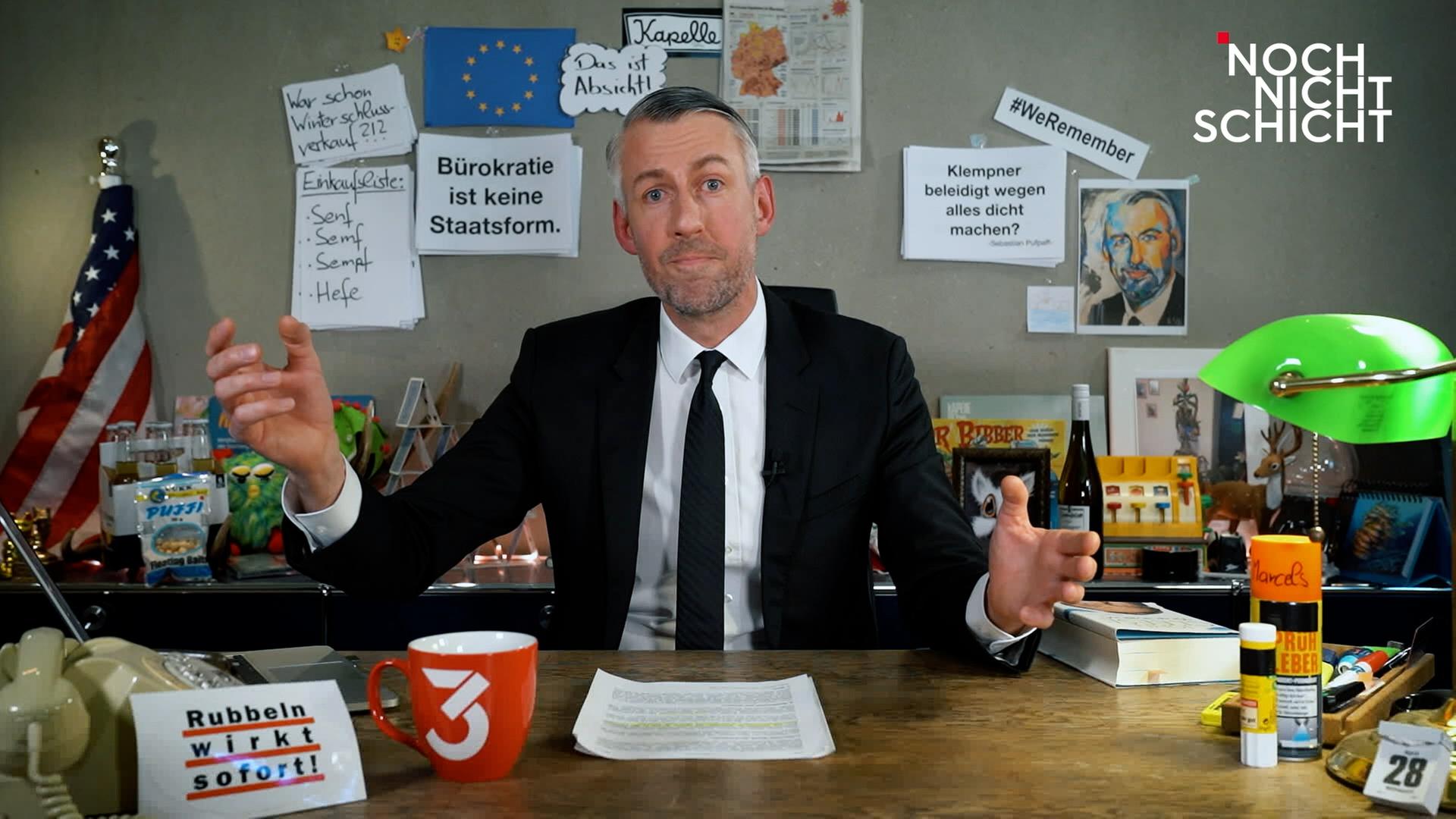 Das Bild zeigt Sebastian Pufpaff am Set von Noch nicht Schicht.