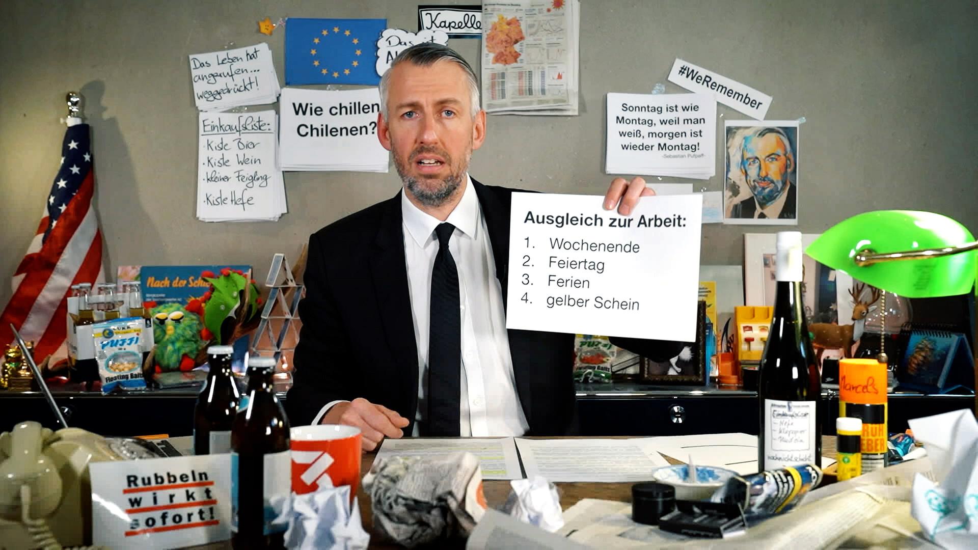 Das Bild zeigt Sebastian Pufpaff am Set von Noch nicht Schicht