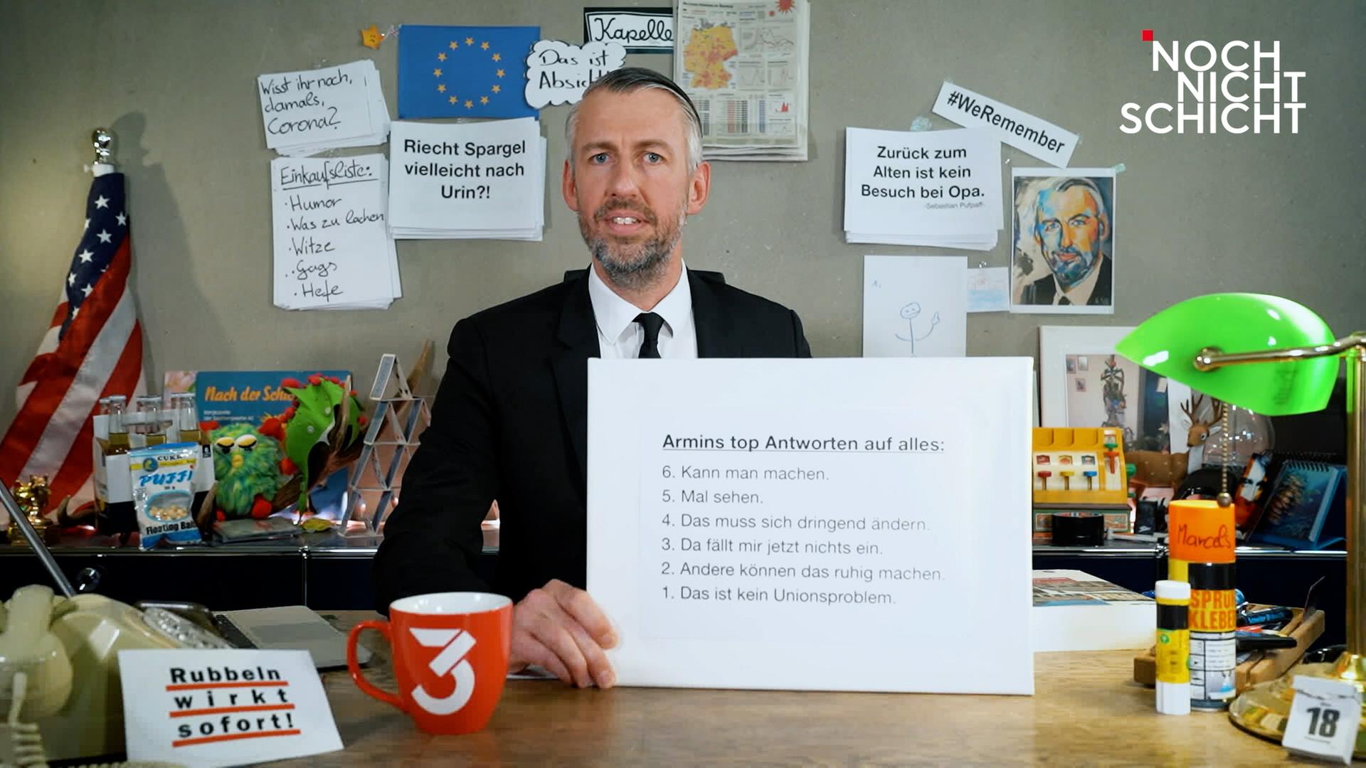 Das Bild zeigt Sebastian Pufpaff am Set von Noch nicht Schicht