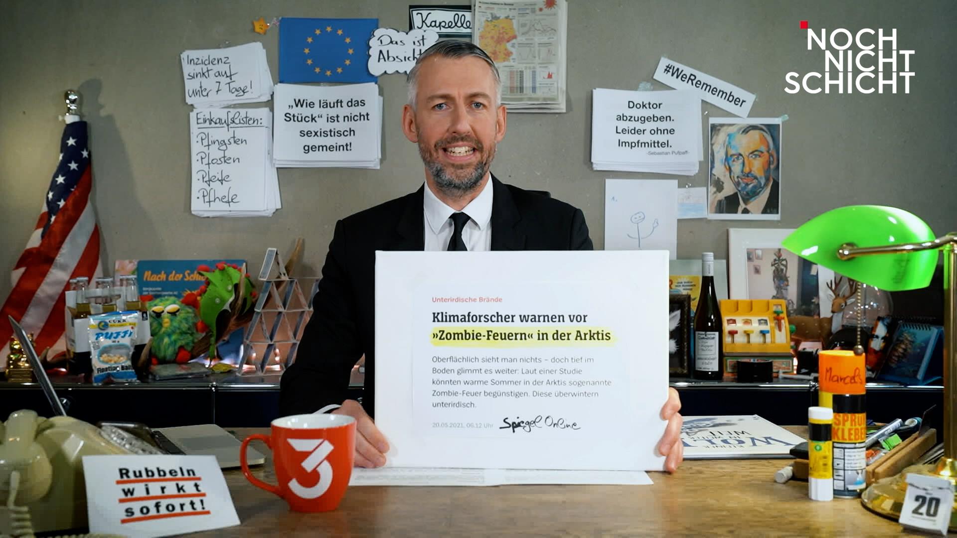 Das Bild zeigt Sebastian Pufpaff am Set von Noch nicht Schicht