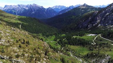 blick auf ein bergpanorama