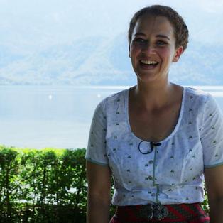 Oona Devi Liebich als Julia