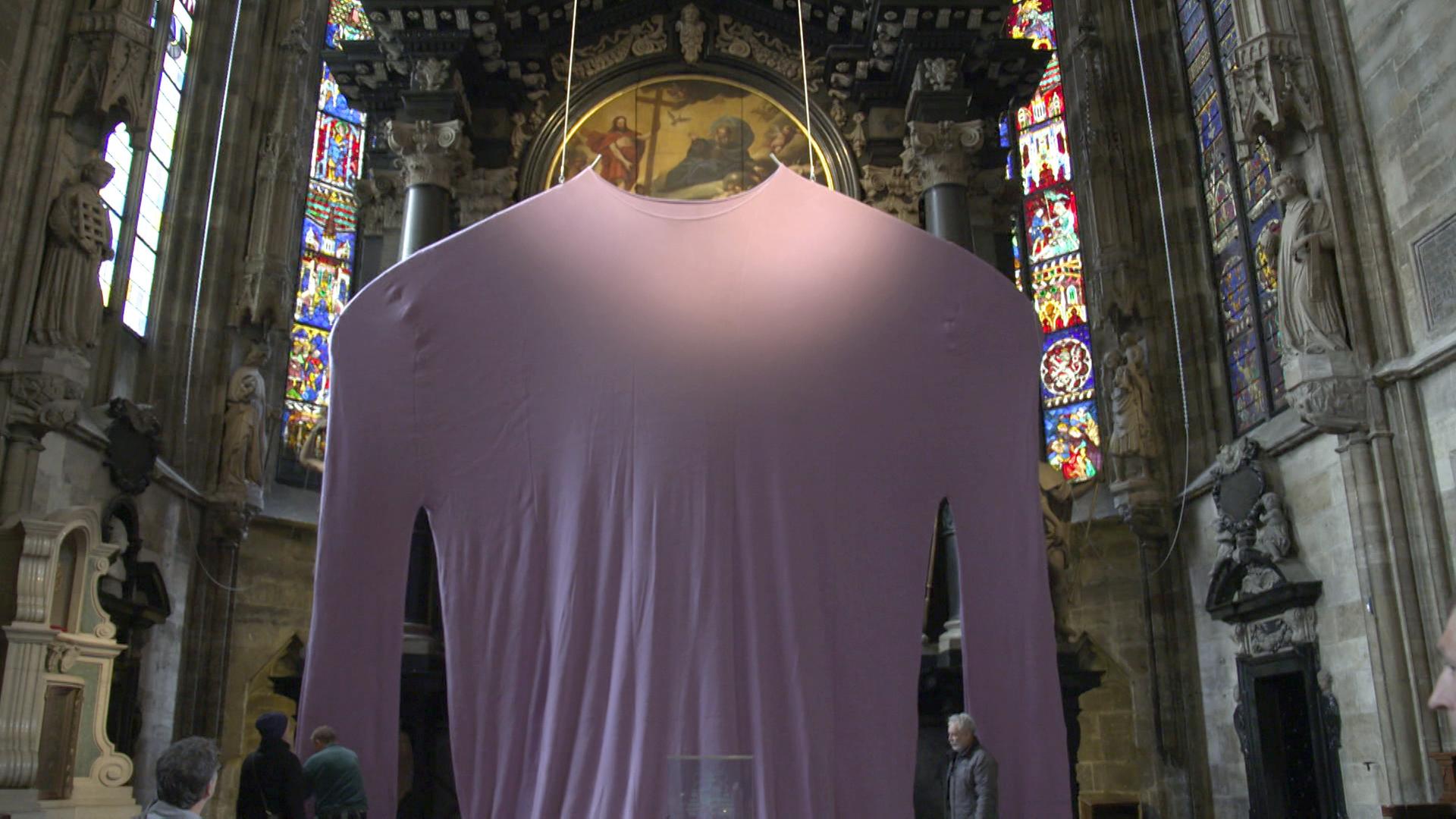 Fastentuch von Erwin Wurm im Stephansdom, Wien.