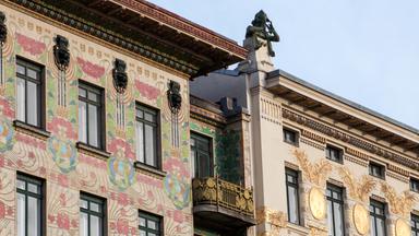 Fassaden der Häuser "Linke Wienzeile 40 (Majolikahaus)” + “Linke Wienzeile 38”