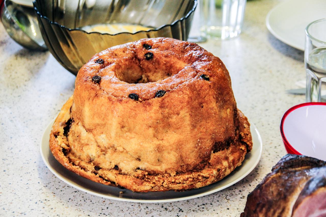 Napfkuchen in Gugelhupfform.