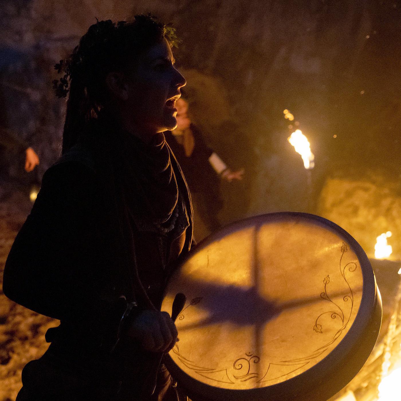Ein Frauenkreis feiert Samhain