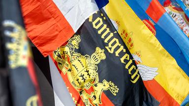 Fahnen der "Reichsbürger"-Szene