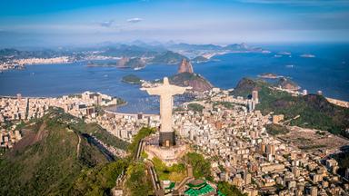 Stadtansicht von Rio de Janeiro mit der Christusstatue auf dem Corcovado.