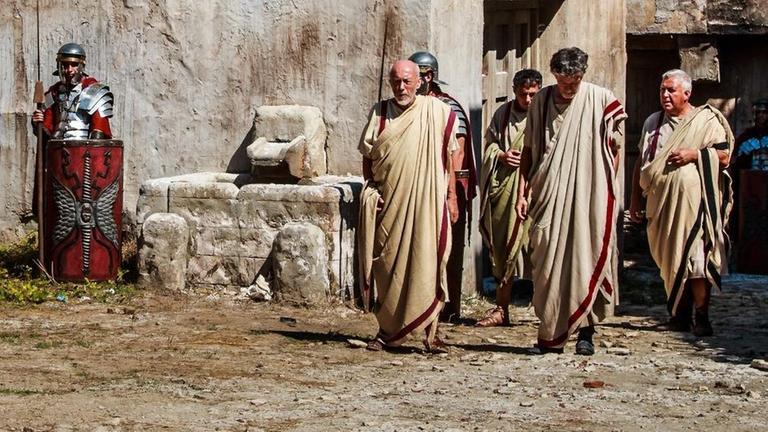 Kölner Ratsmitglieder auf dem Weg zu Verhandlungen mit Aufständischen