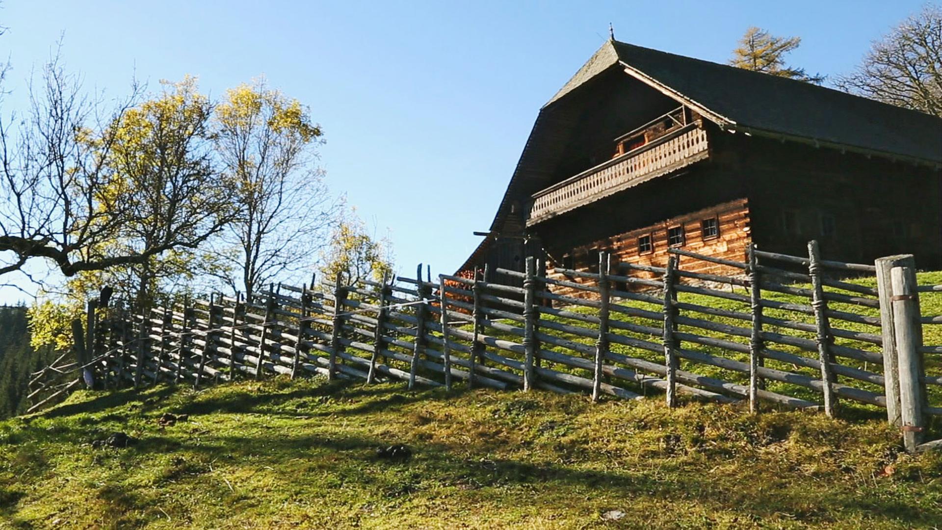 Der Kluppeneggerhof im Herbst
