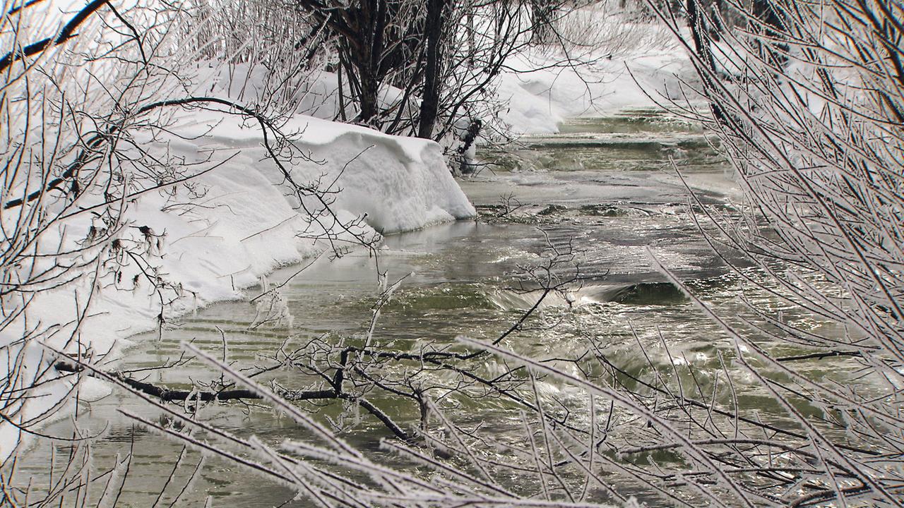 Der Winter ist in Roseggers Waldheimat mit den vielen kleinen Bächen ein besonderes Naturschauspiel