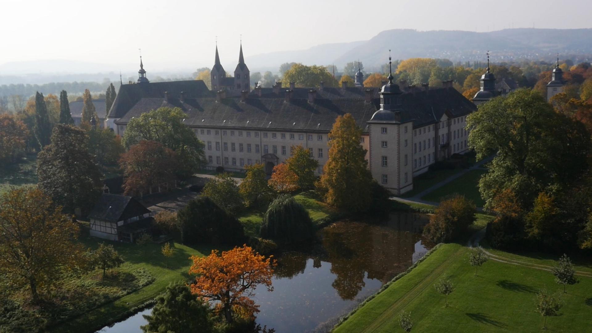 Die Schlossanlage der ehemaligen Benediktinerabtei Corvey.