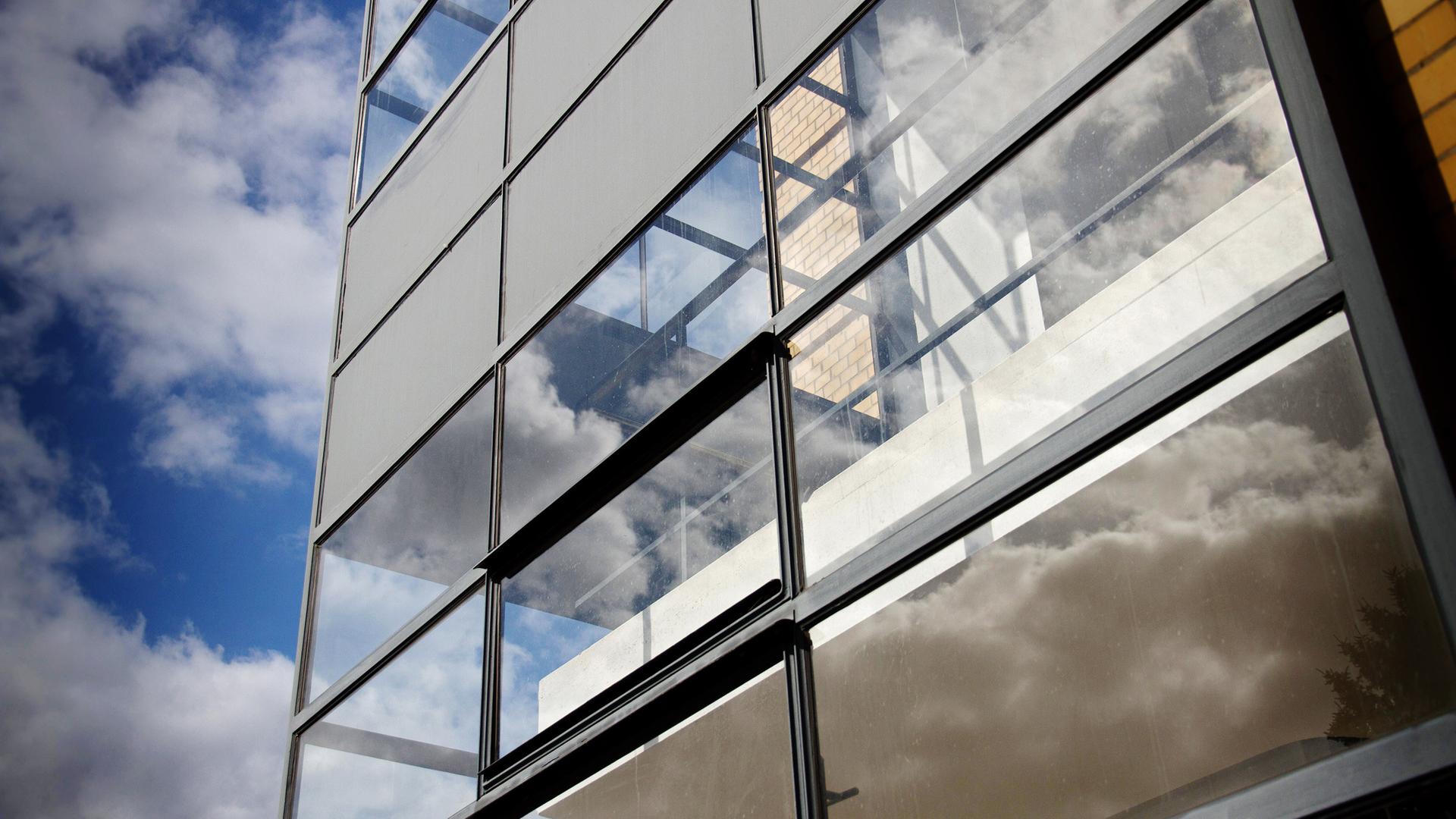 Fagus-Werk, Alfeld, stützenlose Ecke und freischwebende Treppe.