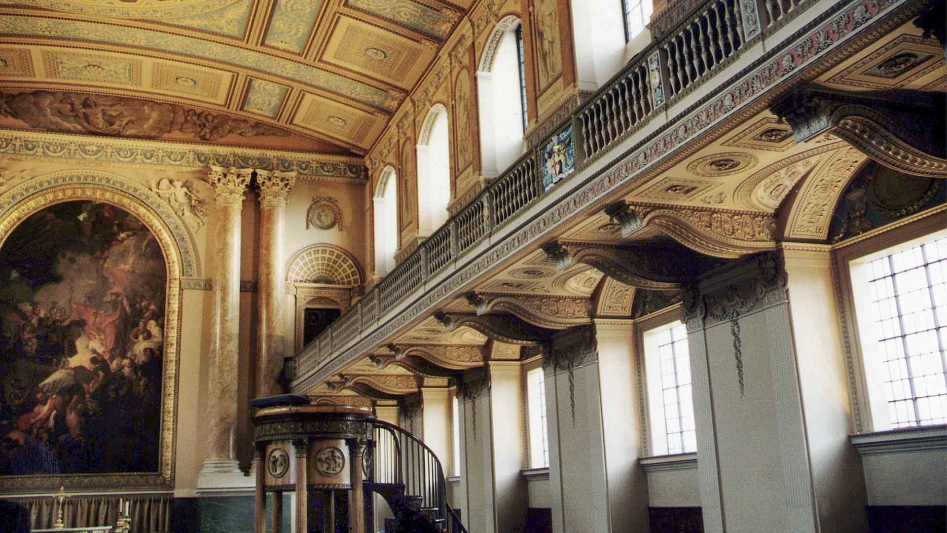 Blick in das Innere der Kirche im Naval College