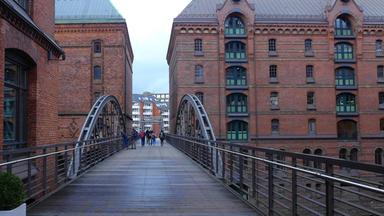 Die Fleetbrücke in der Speicherstadt.