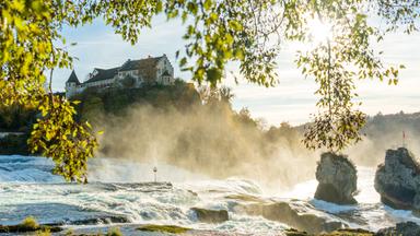 Schloss Laufen von Wasser umgeben