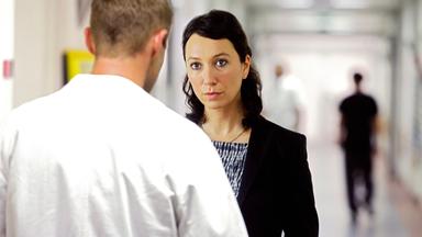 Alex Linhardt (Dr. Lechner), Ursula Strauss (Angelika Schnell).