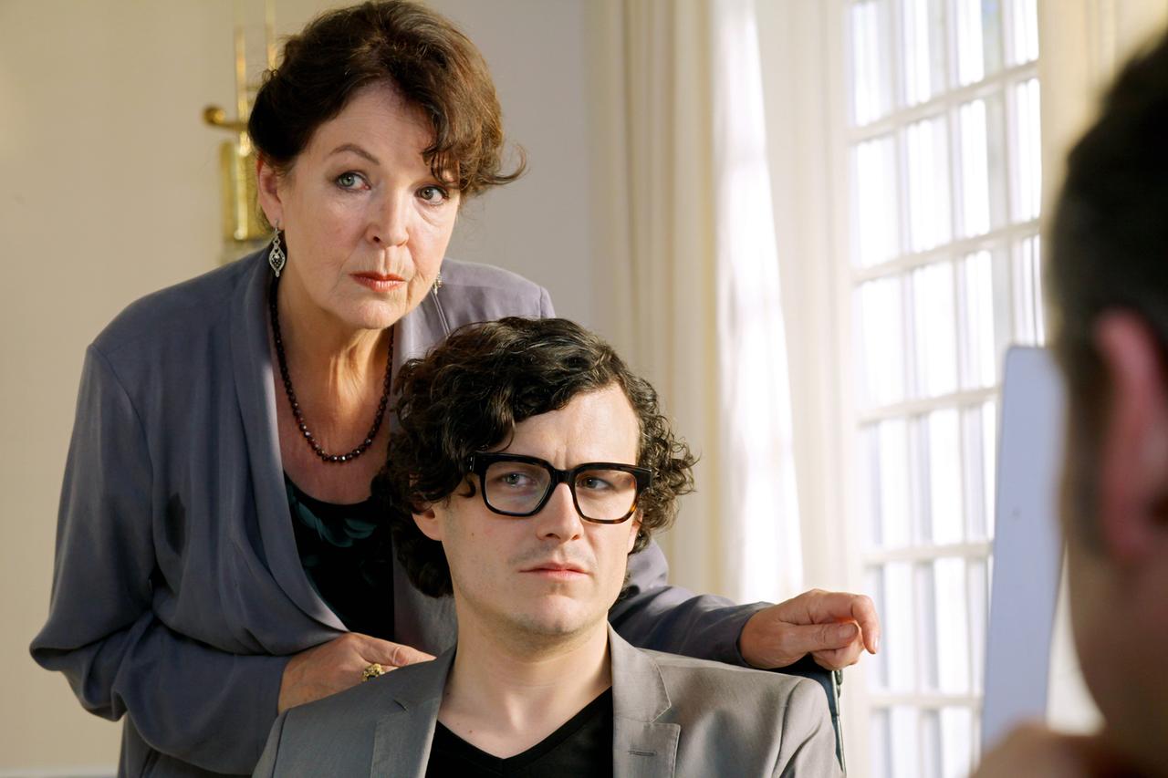 Elisabeth Trissenaar (Beate Berkowitsch, Manuel Rubey (Alexander Berkowitsch)