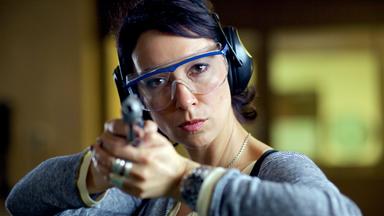 Ursula Strauss (Angelika Schnell)