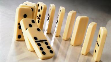 Fallende Dominosteine