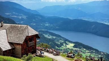 Schöne Aussicht - die Alexanderhütte am Millstätter See .