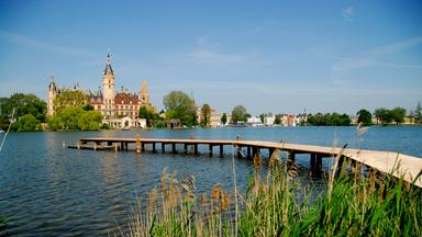 Das Schweriner Schloss: Juwel der Mecklenburgischen Seenplatte.