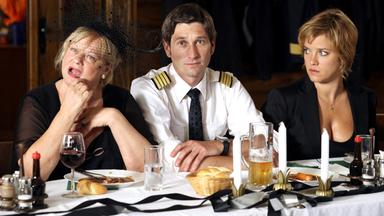 (v.li.): Marianne Mendt (Leopoldine), Andreas Kiendl (Hubert), Muriel Baumeister (Marie)