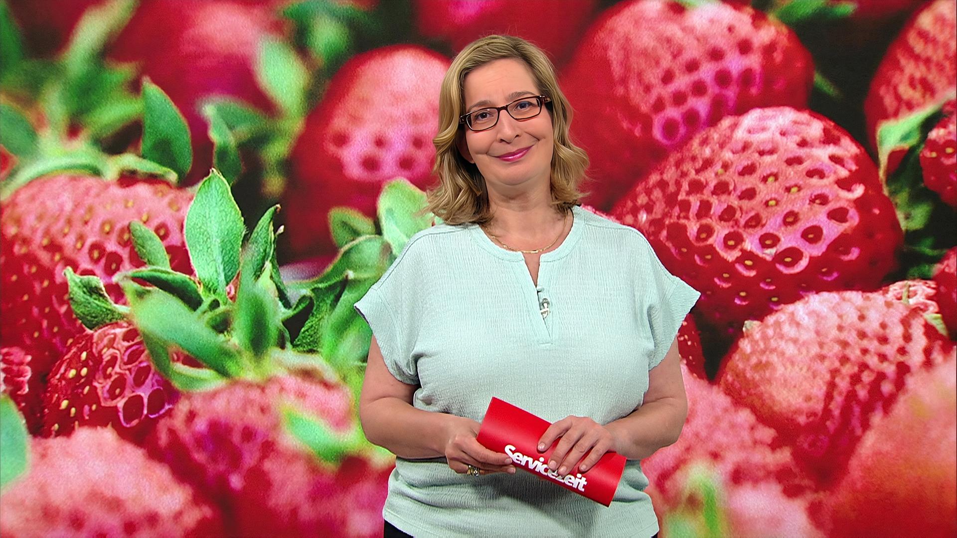 Moderatorin Yvonne Willicks im Servicezeit Studio