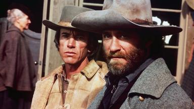 Emmett (Scott Glenn) und Paden (Kevin Kline) in Nahaufnahme.
